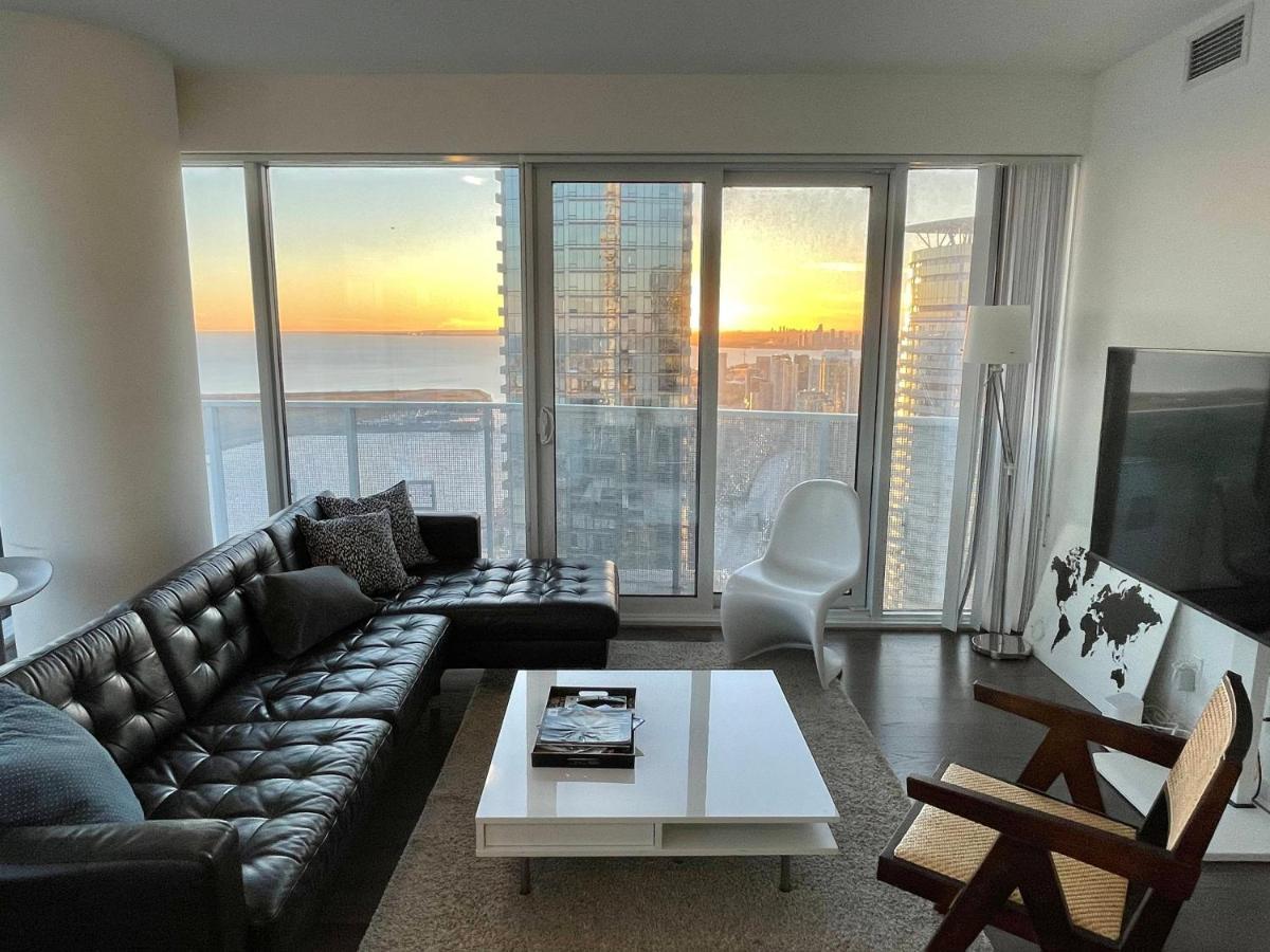 Presidential Heart Of Downtown With Stunning View * Toronto