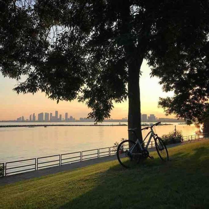 Apartment Very Cozy 1br Townhome By Lakeshore! *
