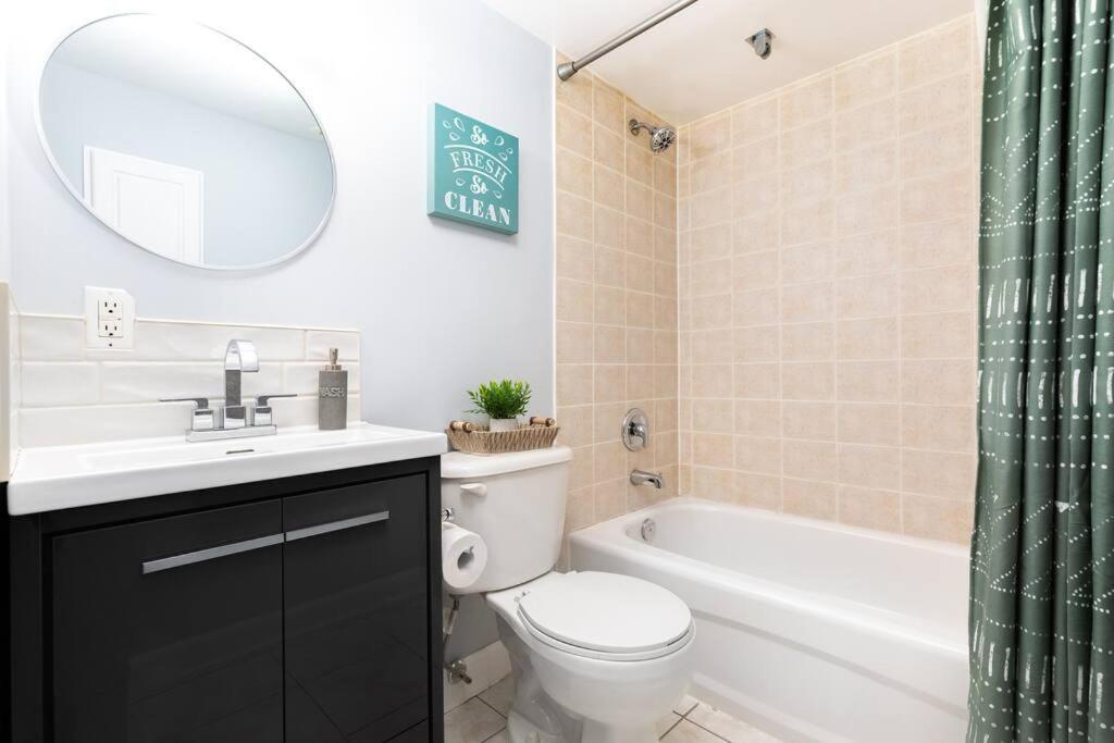 Very Cozy 1br Townhome By Lakeshore! Toronto