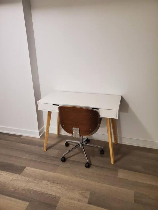 Apartment Midtown 4 Bedroom Free Wi-fi And Parking Toronto