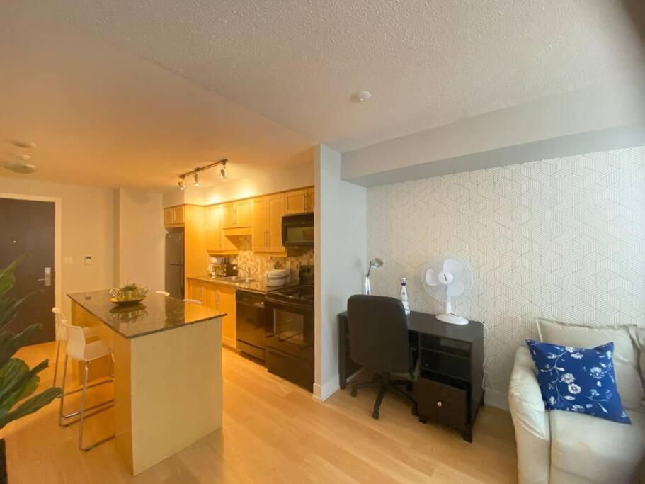 1+den With Balcony, Free Parking Apartment