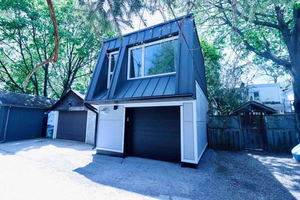 Cozy 1 Bedroom Laneway House Downtown Eastside Apartment *