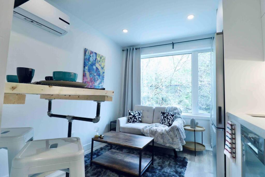 Cozy 1 Bedroom Laneway House Downtown Eastside *