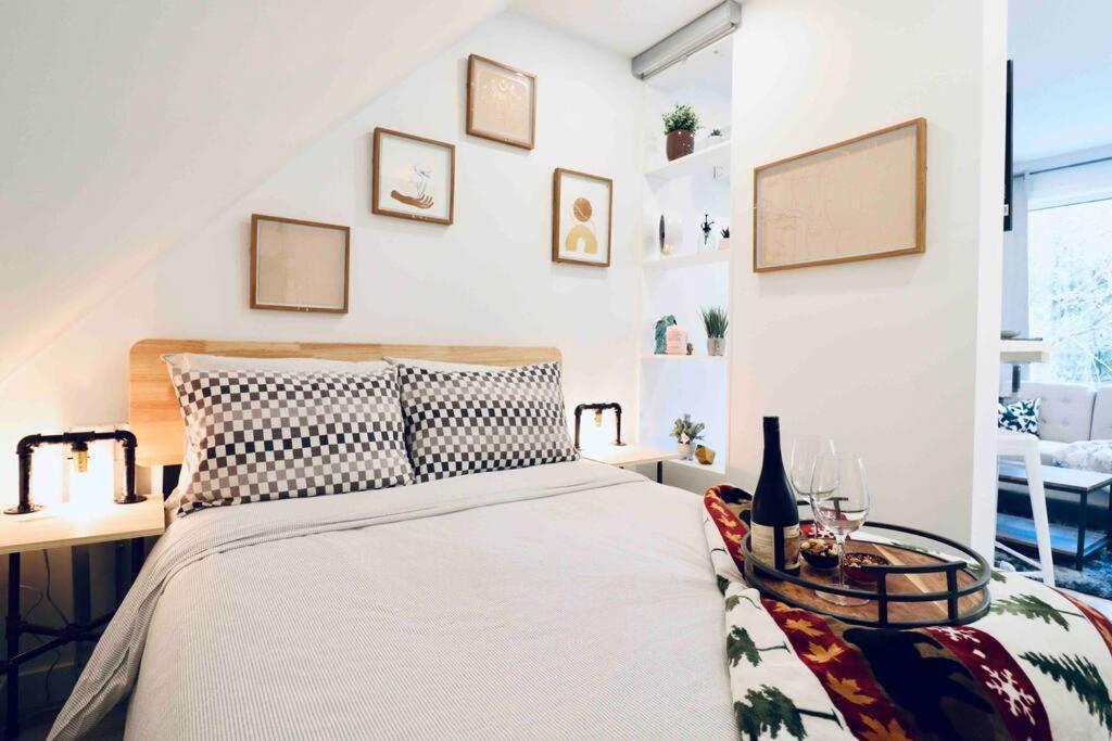 Cozy 1 Bedroom Laneway House Downtown Eastside Toronto