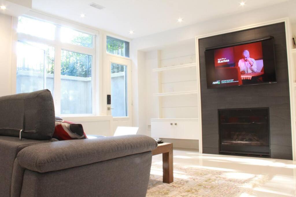 Apartment Modern Separate Lower Level 1 Bedroom Plus Parking