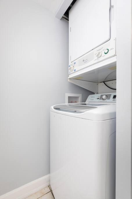 Very Cozy 1br Townhome By Lakeshore! Toronto