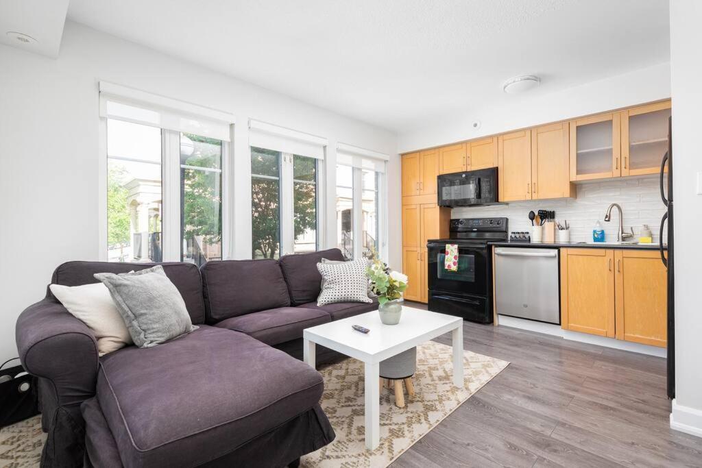 Very Cozy 1br Townhome By Lakeshore! * Toronto