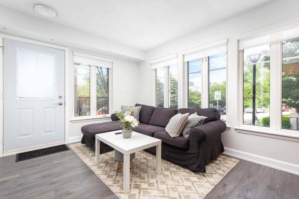 Very Cozy 1br Townhome By Lakeshore! * Toronto