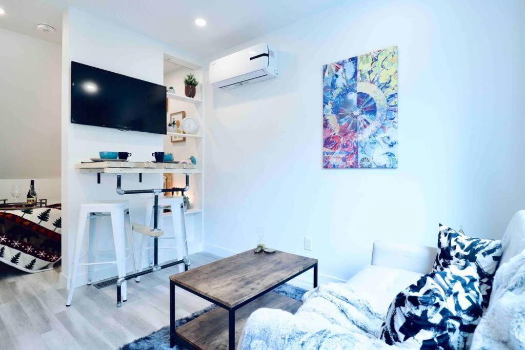 Cozy 1 Bedroom Laneway House Downtown Eastside * Toronto