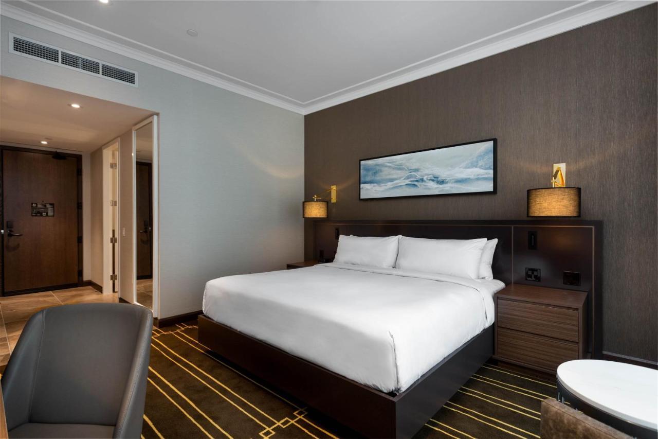 Sutton Place 4*