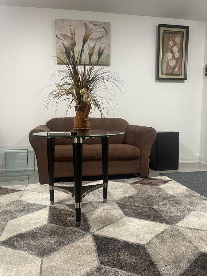 Bright Parkdale Court - Little Portugal W/ Free Parking Apartment Toronto