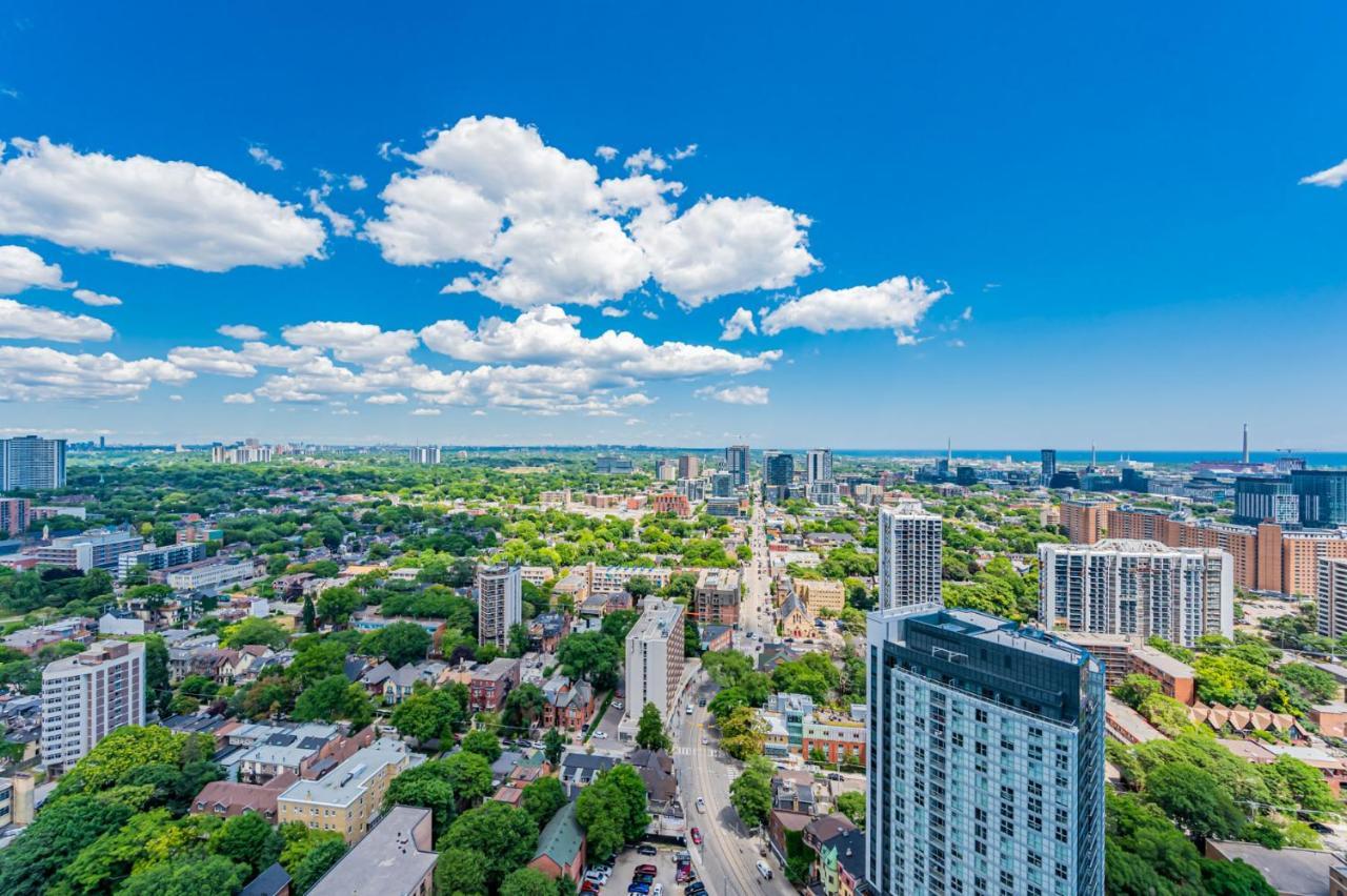 Luxury 2 Bedroom High Floor Close To Eaton Center *