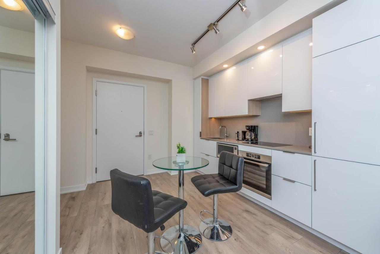 Pristine 1br + Den -harbour Front Downtown - Apartment