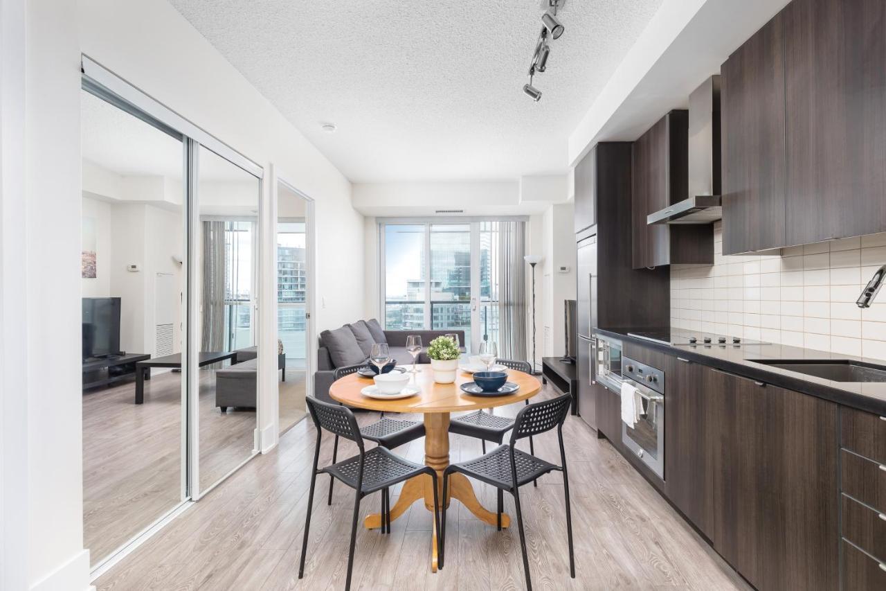 Across From The Cn Tower, Metro Convention Centre And Rogers Centre In Downtown Core * Toronto
