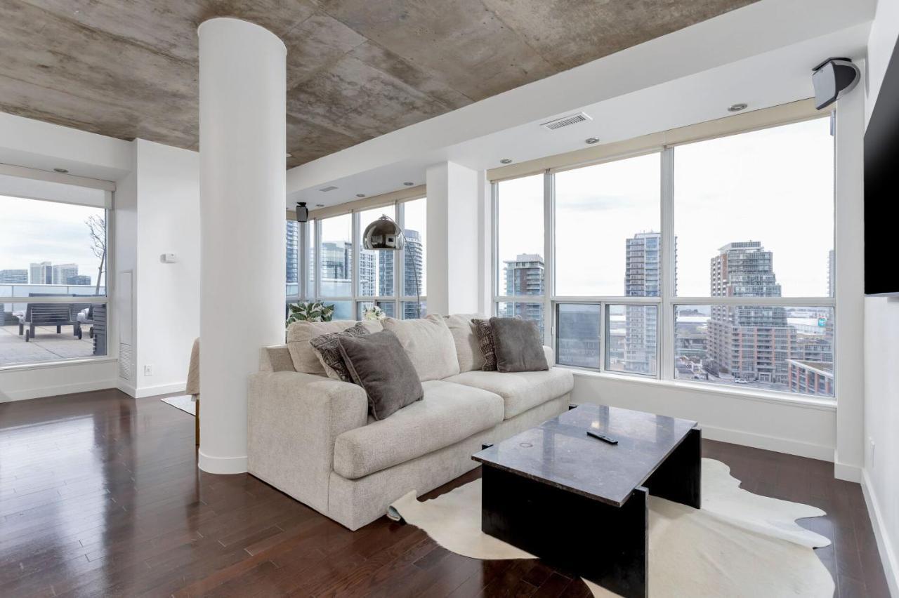 2 Bedroom W Terrace And Parking! Apartment *