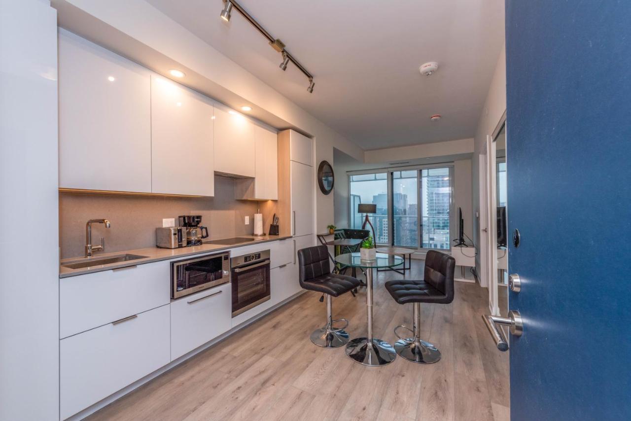 Pristine 1br + Den -harbour Front Downtown - Apartment