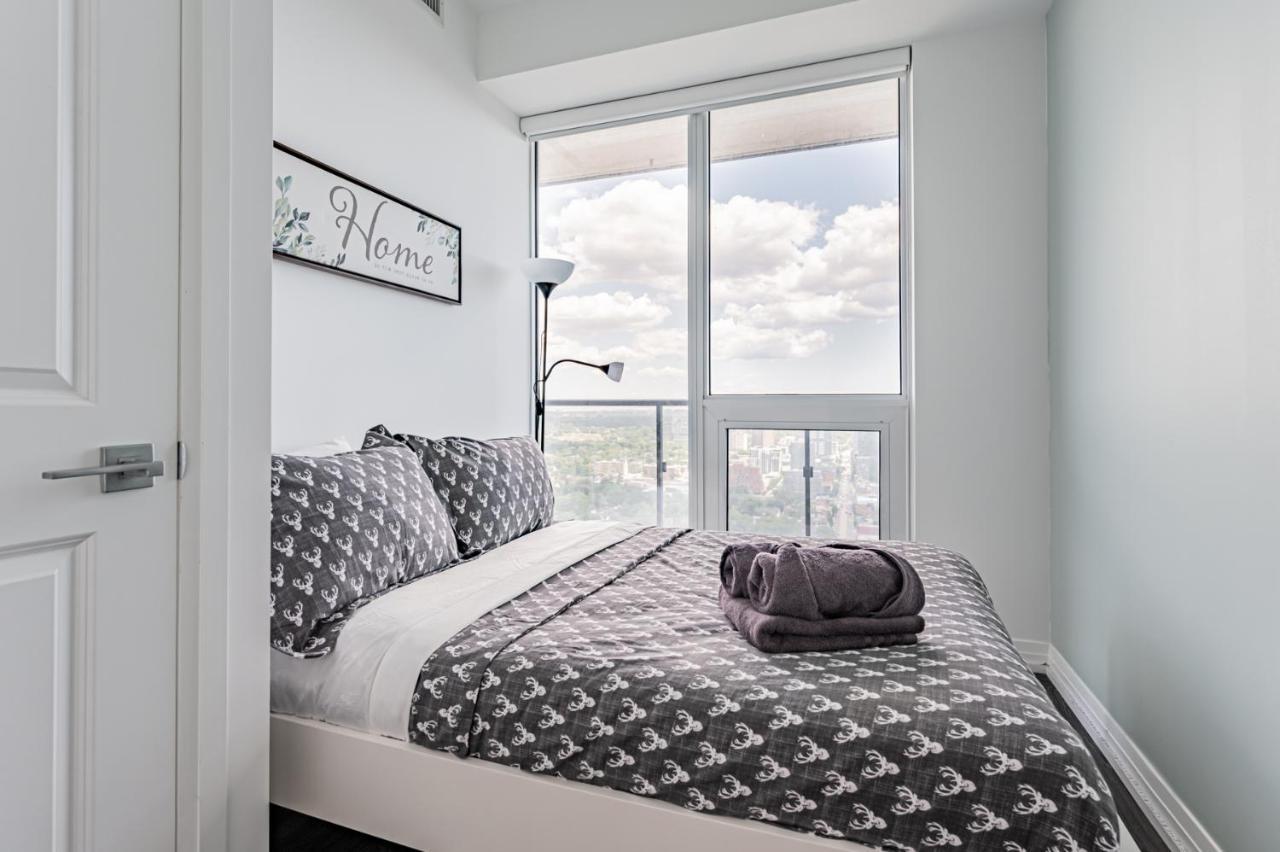 Guest house Luxury 2 Bedroom High Floor Close To Eaton Center *