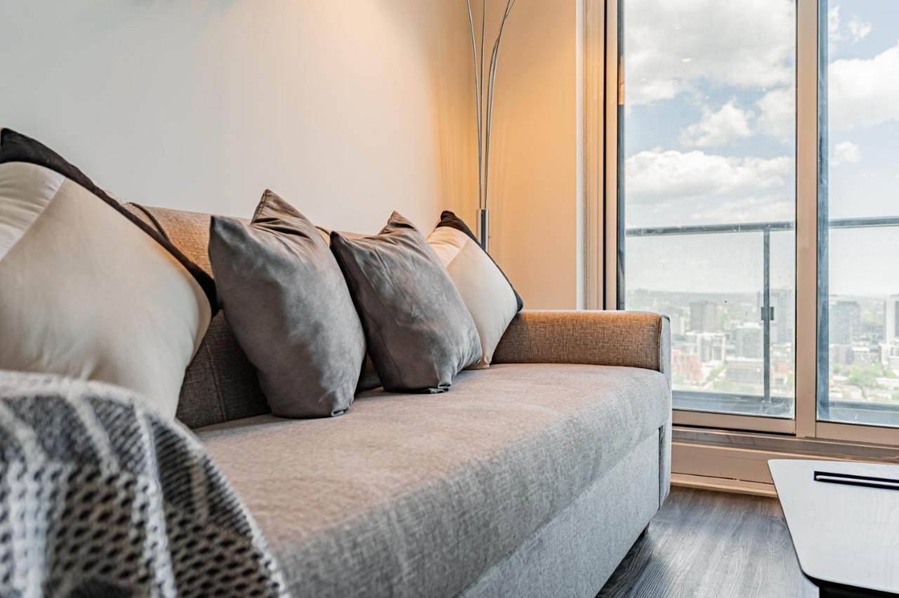 Luxury 2 Bedroom High Floor Close To Eaton Center