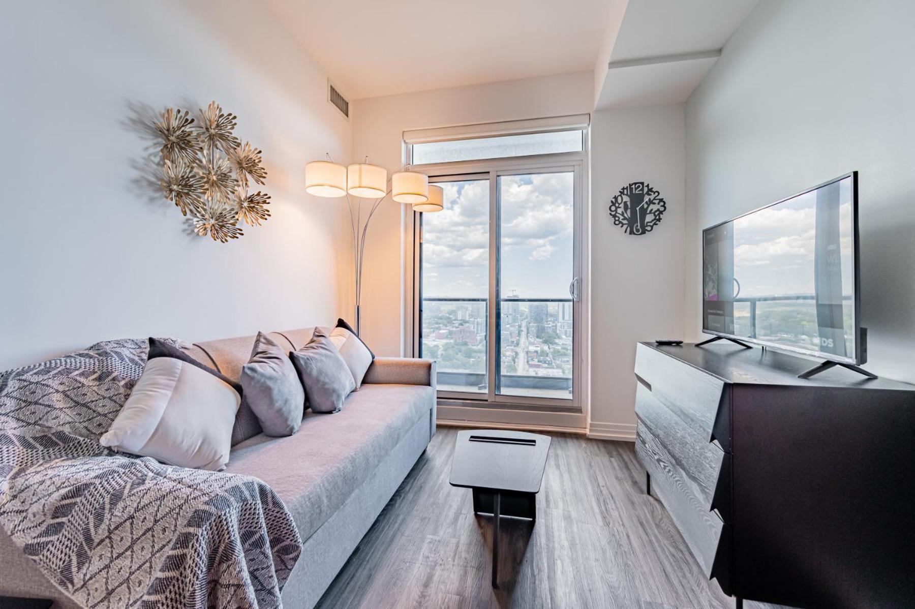 Luxury 2 Bedroom High Floor Close To Eaton Center Guest house