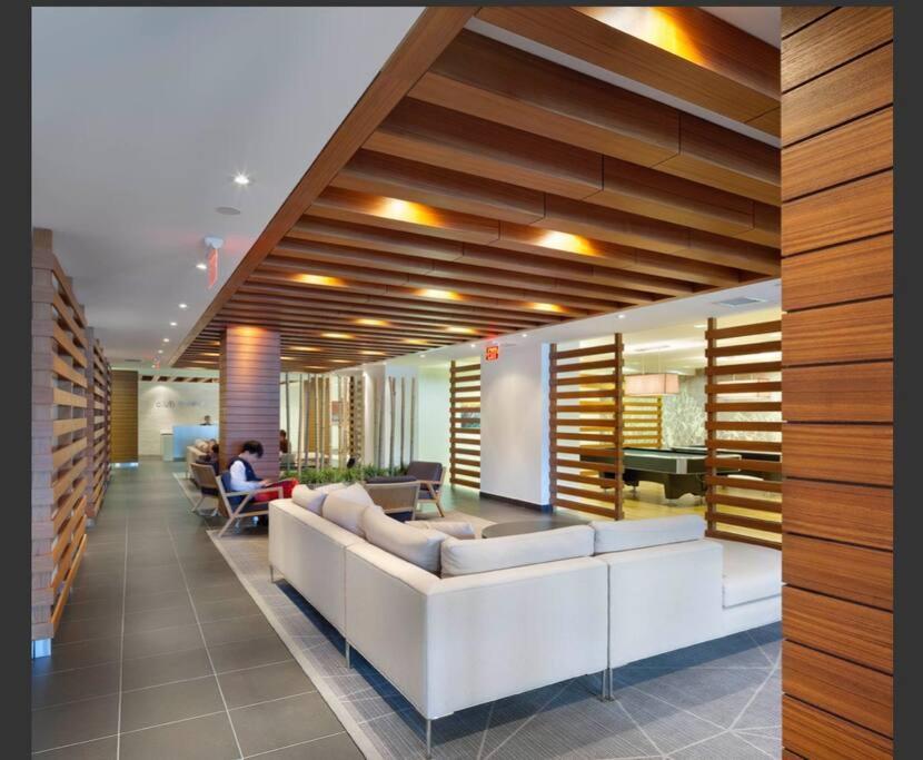 Beautiful In The Centre Of Downtown Apartment Toronto