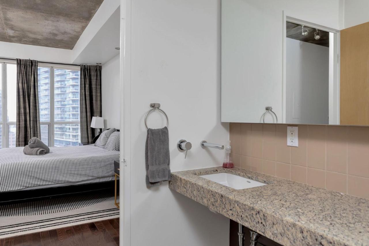 2 Bedroom W Terrace And Parking! Apartment