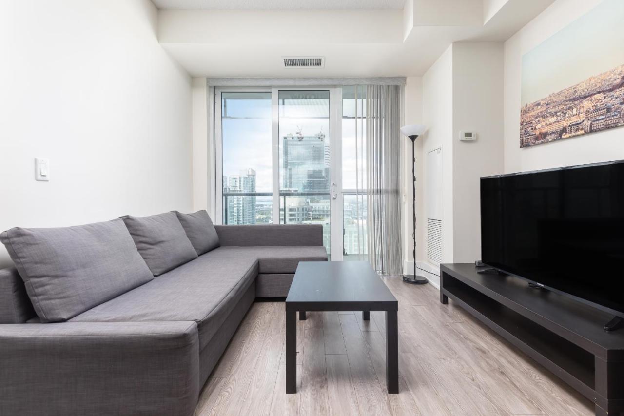Apartment Across From The Cn Tower, Metro Convention Centre And Rogers Centre In Downtown Core *