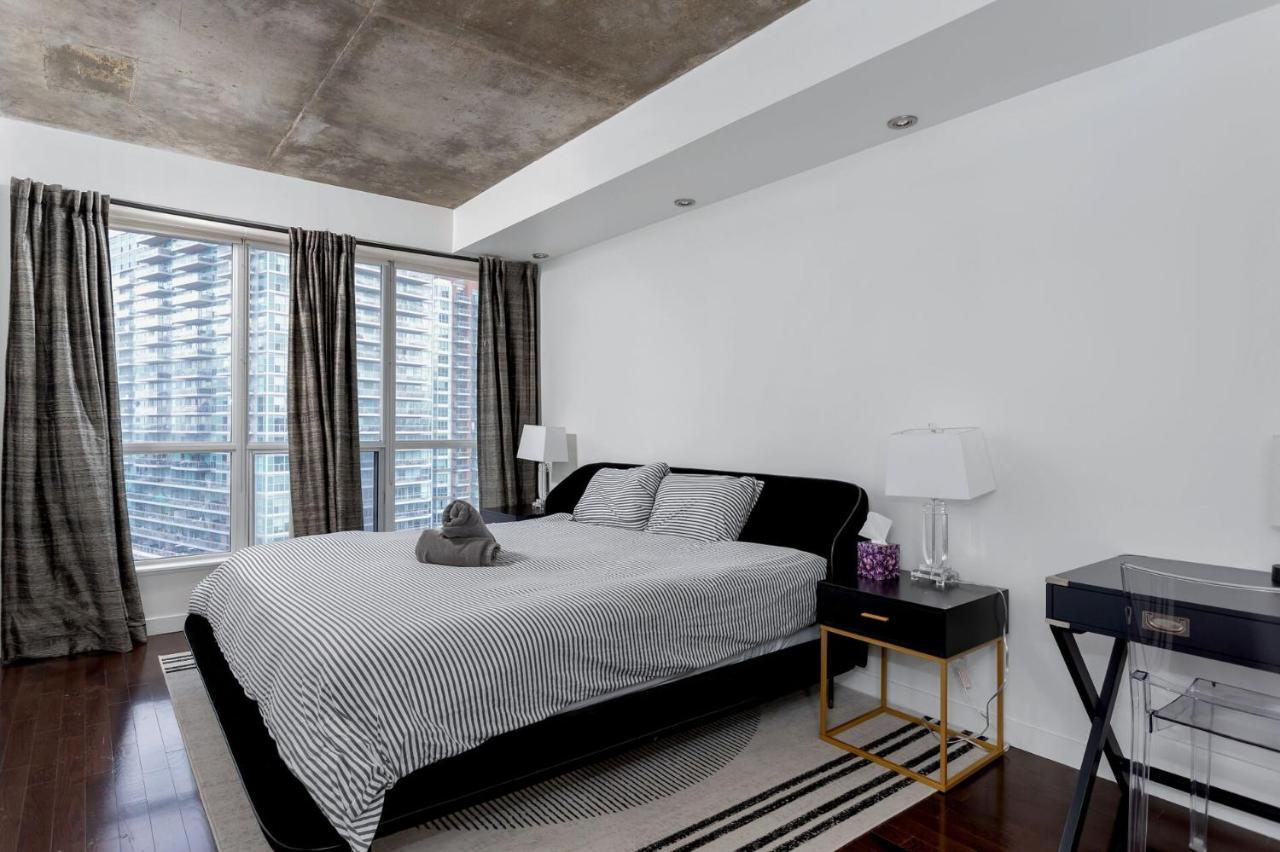 2 Bedroom W Terrace And Parking!