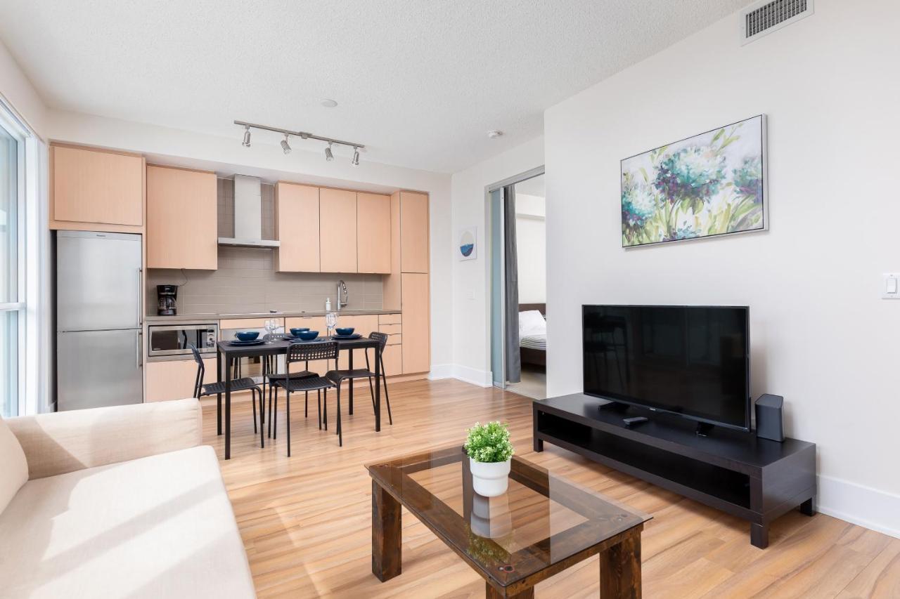 Across From The Cn Tower, Metro Convention Centre And Rogers Centre In Downtown Core Apartment *