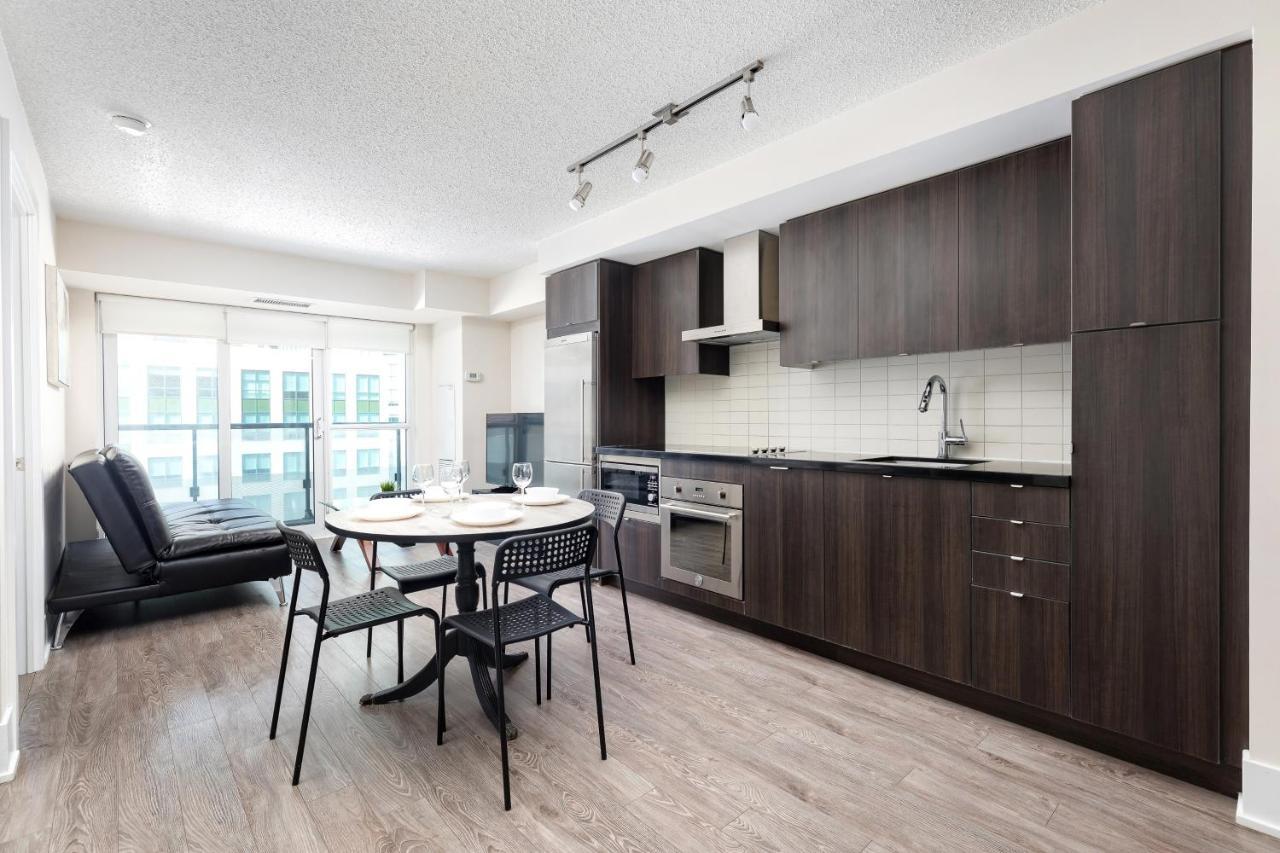 Across From The Cn Tower, Metro Convention Centre And Rogers Centre In Downtown Core * Toronto