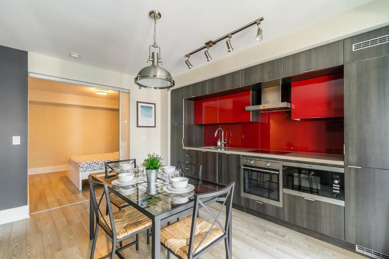 Apartment Across From The Cn Tower, Metro Convention Centre And Rogers Centre In Downtown Core *