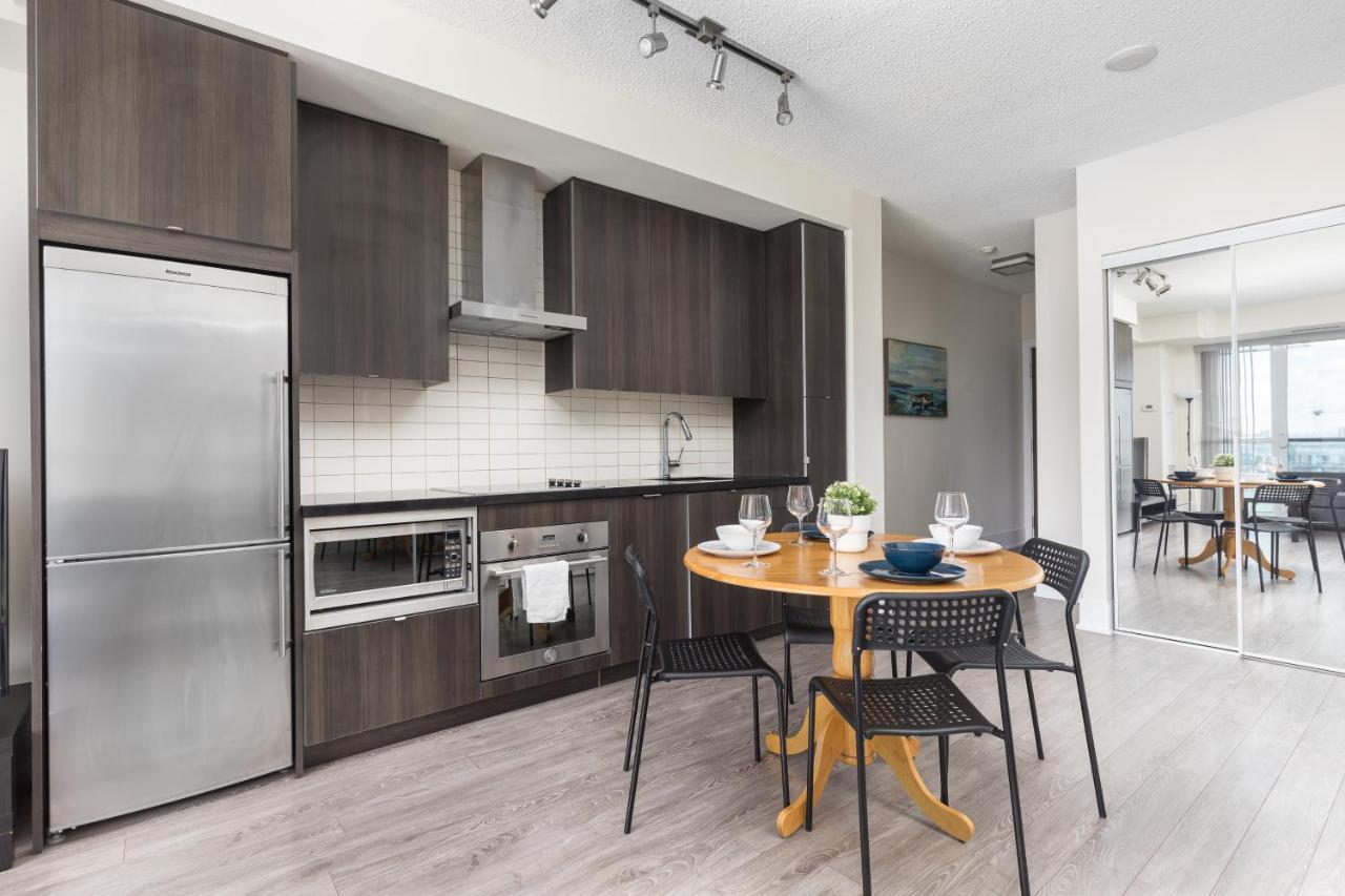 Across From The Cn Tower, Metro Convention Centre And Rogers Centre In Downtown Core Apartment Toronto