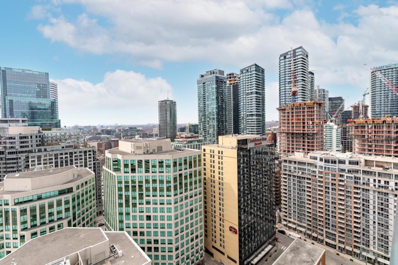 Across From The Cn Tower, Metro Convention Centre And Rogers Centre In Downtown Core * Toronto