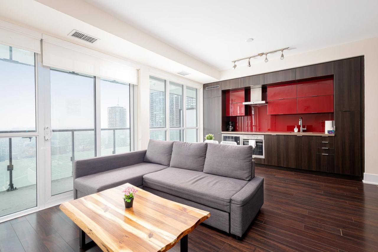 Apartment Across From The Cn Tower, Metro Convention Centre And Rogers Centre In Downtown Core Toronto