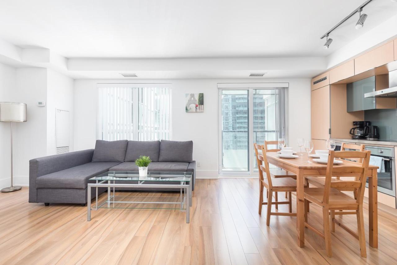 Across From The Cn Tower, Metro Convention Centre And Rogers Centre In Downtown Core * Toronto