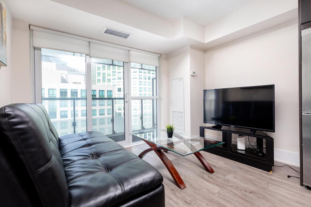 Apartment Across From The Cn Tower, Metro Convention Centre And Rogers Centre In Downtown Core