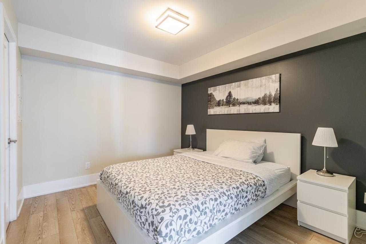 Across From The Cn Tower, Metro Convention Centre And Rogers Centre In Downtown Core *