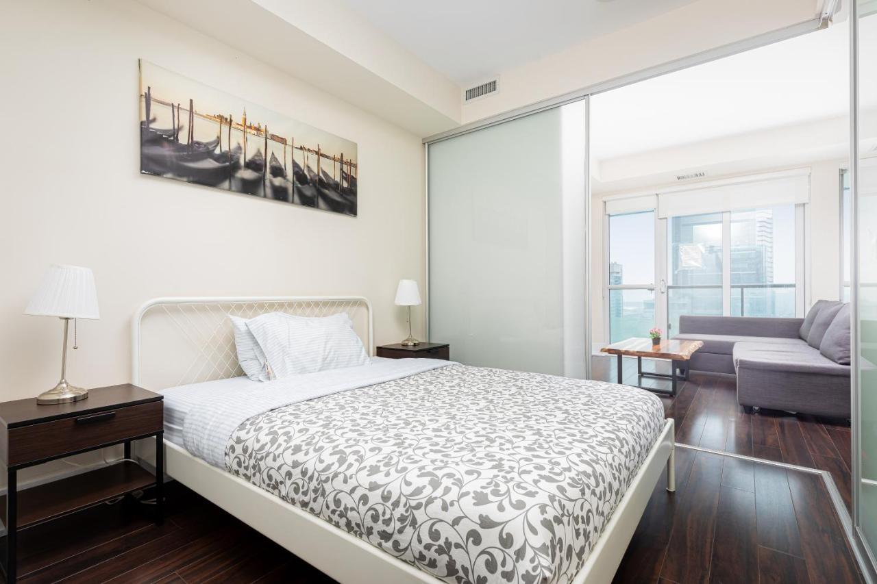 Apartment Across From The Cn Tower, Metro Convention Centre And Rogers Centre In Downtown Core