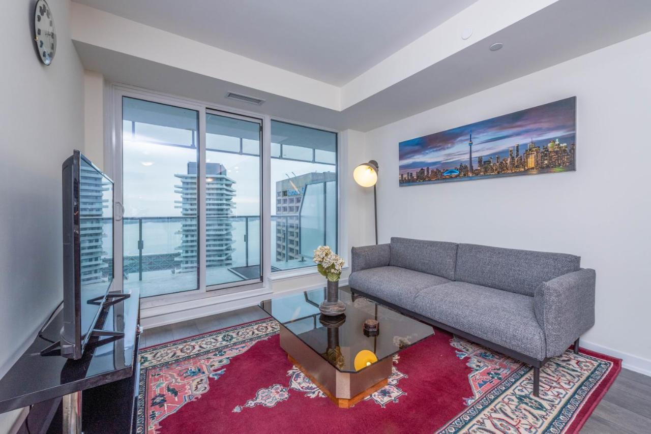 Apartment Pristine 1br + Den -harbour Front Downtown - Toronto
