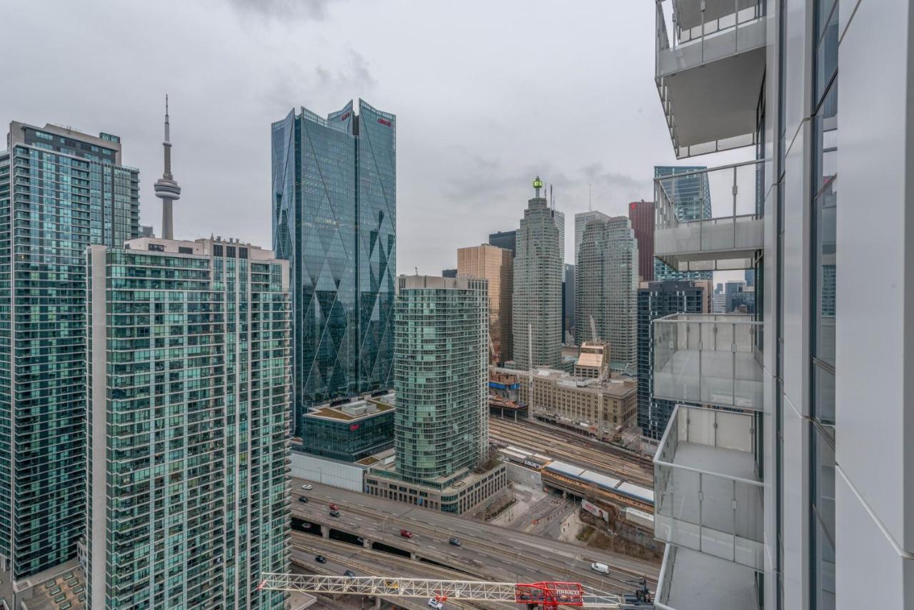 Pristine 1br + Den -harbour Front Downtown -