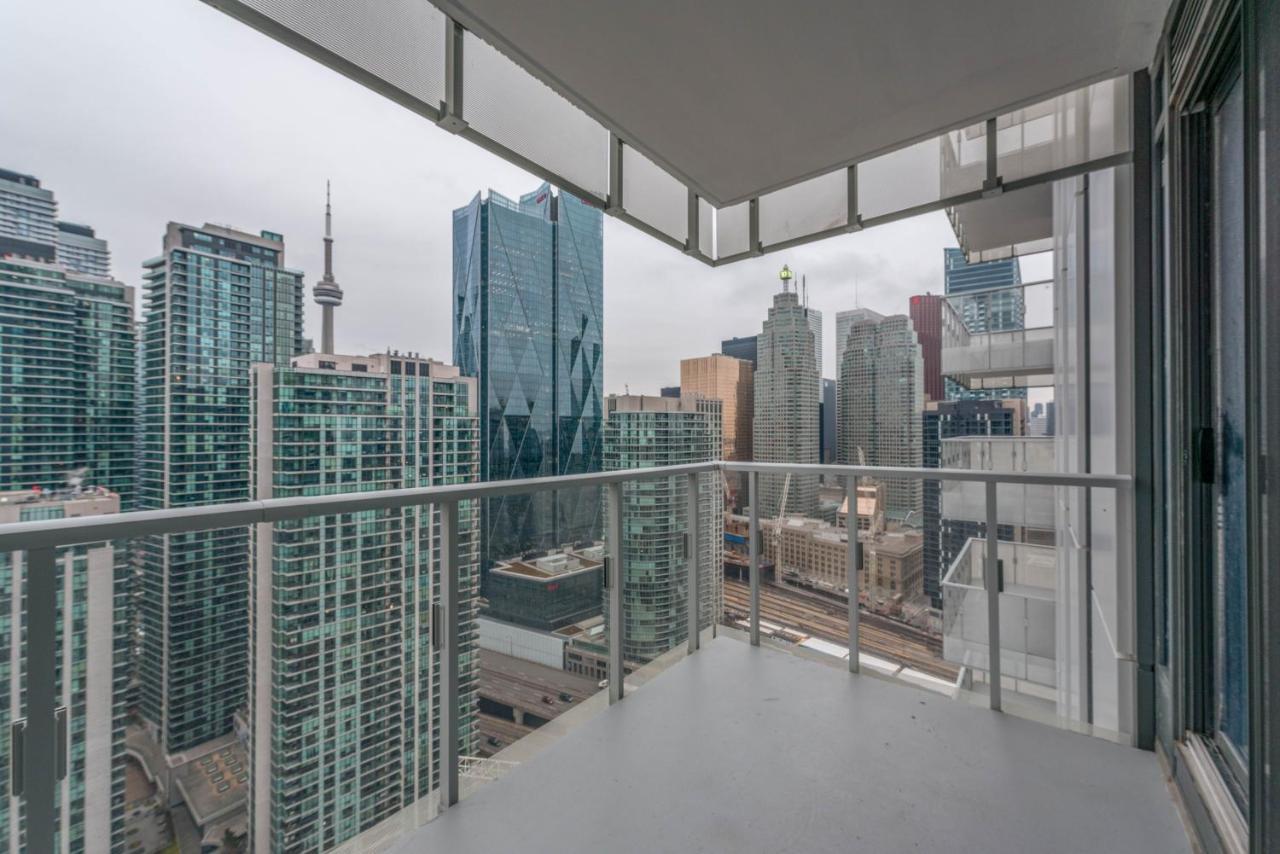 Apartment Pristine 1br + Den -harbour Front Downtown - Toronto