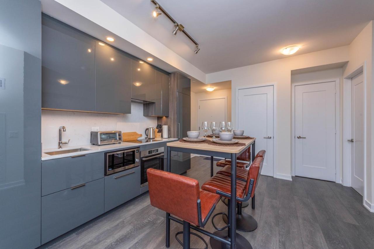 Apartment Pristine 1br + Den -harbour Front Downtown - Toronto