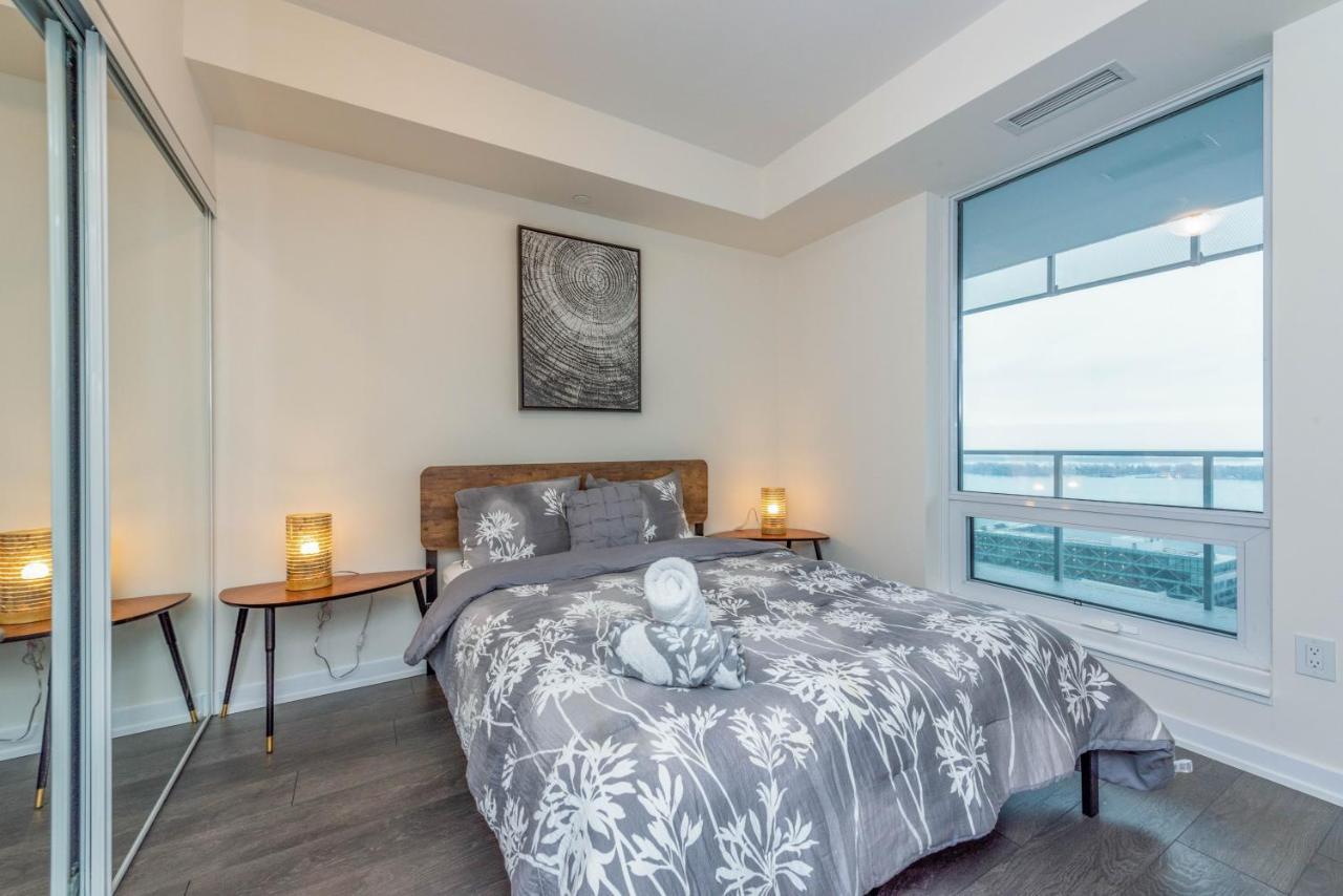 Apartment Pristine 1br + Den -harbour Front Downtown - *
