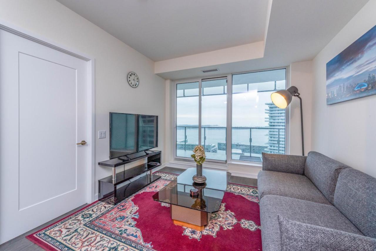 Pristine 1br + Den -harbour Front Downtown -