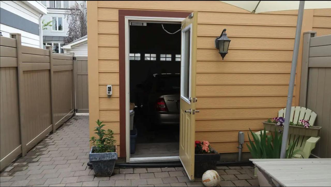 Beach Studio With Private Detached Bathroom Toronto