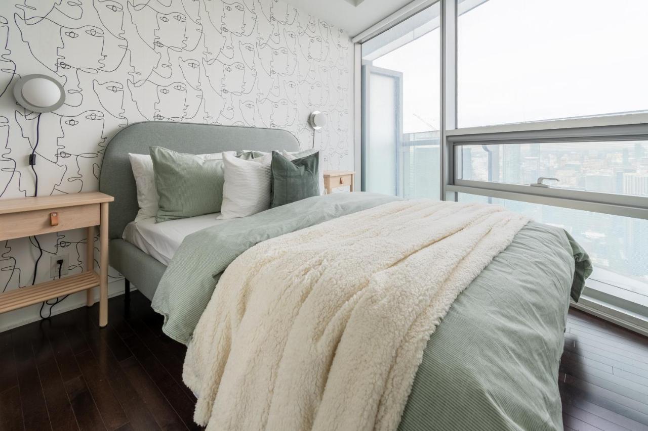 Apartment Downtown Step To Cn Tower ,scotiabank Arena .union Station Toronto