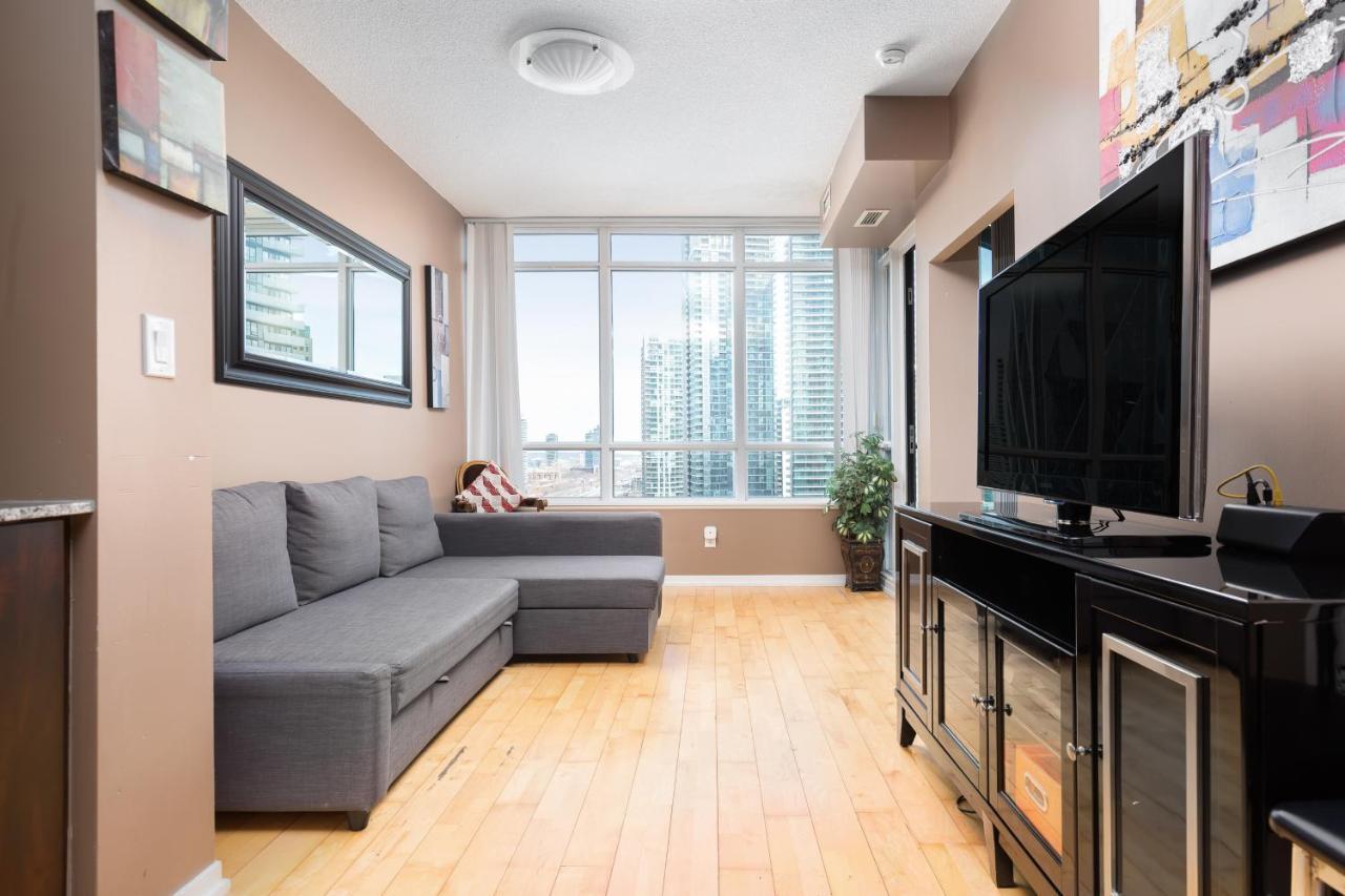 Centrally Located In The Heart Of Downtown Apartment