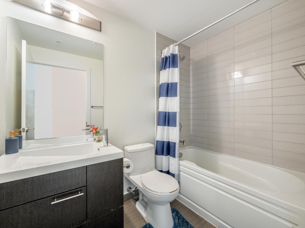 Apartment High-end 2 Bedroom - Entertainment District, Downtown - Skyline View & Balcony