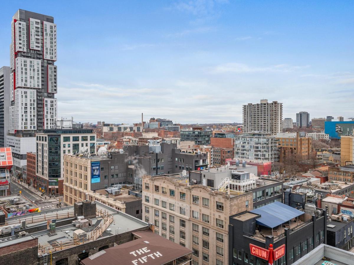 High-end 2 Bedroom - Entertainment District, Downtown - Skyline View & Balcony Apartment Toronto