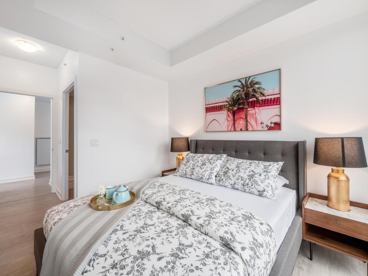 High-end 2 Bedroom - Entertainment District, Downtown - Skyline View & Balcony Toronto