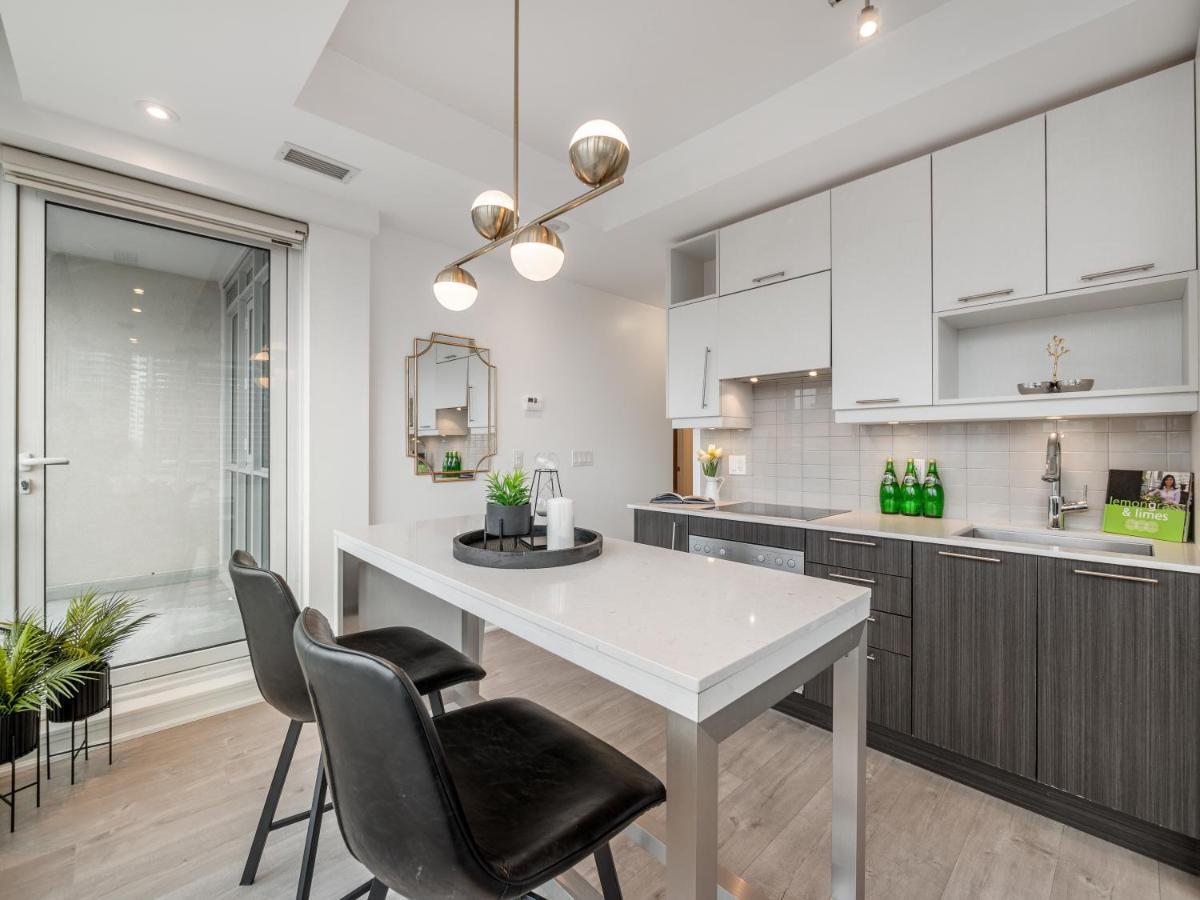 High-end 2 Bedroom - Entertainment District, Downtown - Skyline View & Balcony Apartment *